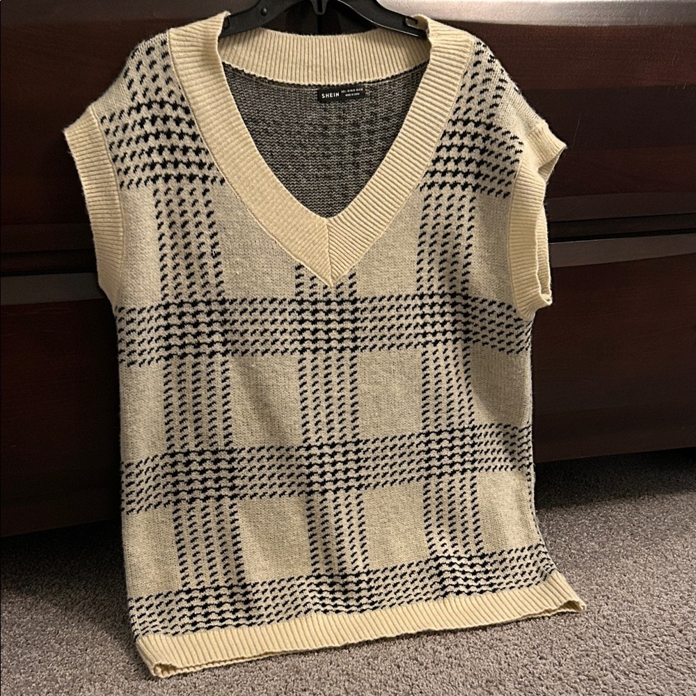 SHEIN Plaid V-Neck Sweater Vest – Beige & Black, Size L